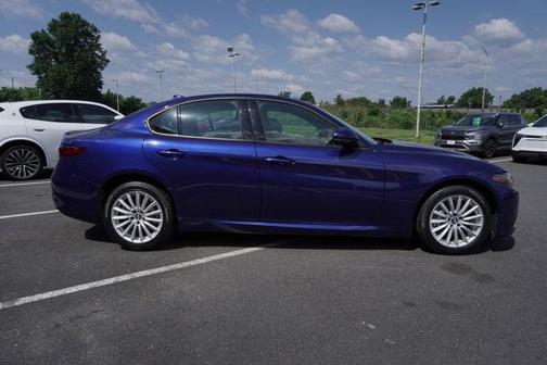 2022 Alfa Romeo Giulia Base