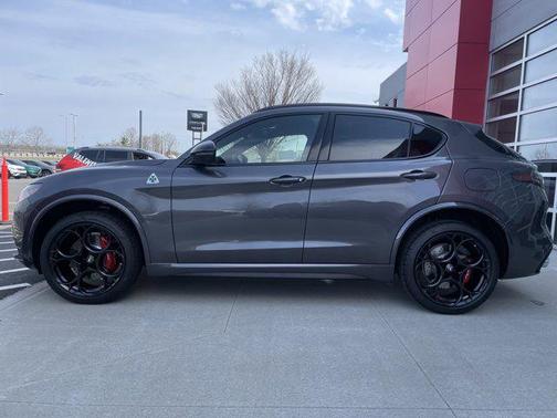 2024 Alfa Romeo Stelvio Quadrifoglio Carbon