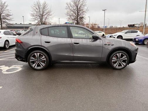 Grigio 2025 Maserati Grecale Folgore Base