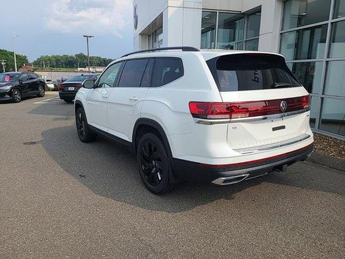 2024 Volkswagen Atlas 2.0T SE