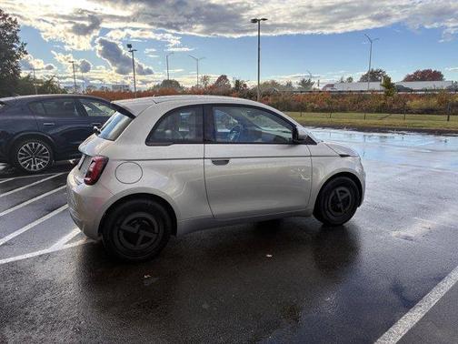 2025 FIAT 500e Base