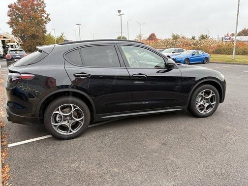 2025 Alfa Romeo Stelvio Base
