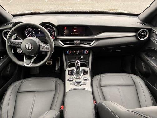 2025 Alfa Romeo Stelvio Base