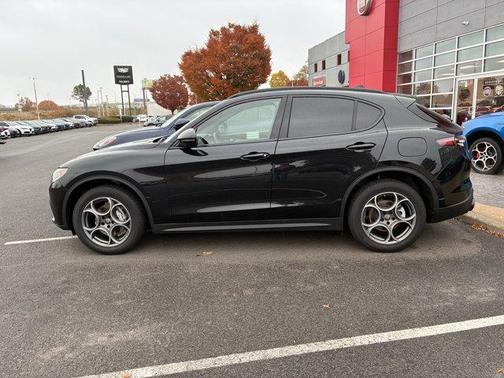 2025 Alfa Romeo Stelvio Base