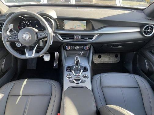 2025 Alfa Romeo Stelvio Base
