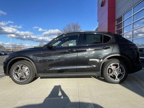 2025 Alfa Romeo Stelvio Base