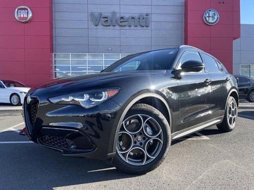 2025 Alfa Romeo Stelvio Base