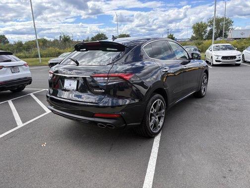 2022 Maserati Levante Modena