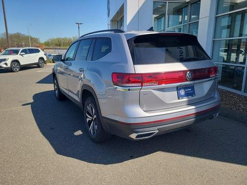 2024 Volkswagen Atlas 2.0T SE