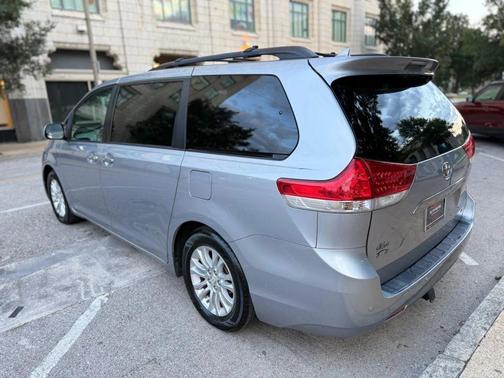 2011 Toyota Sienna XLE