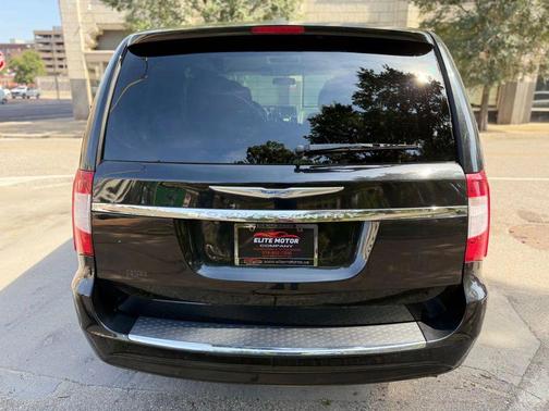 2012 Chrysler Town & Country Touring