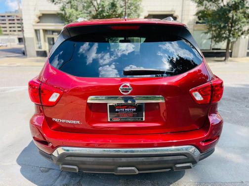 2017 Nissan Pathfinder SL