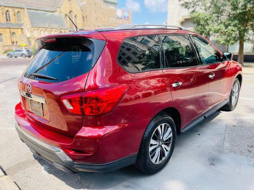2017 Nissan Pathfinder SL