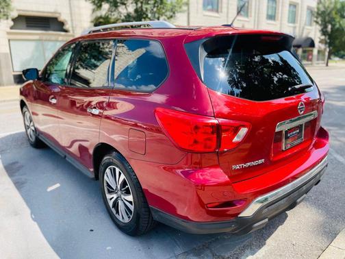 2017 Nissan Pathfinder SL