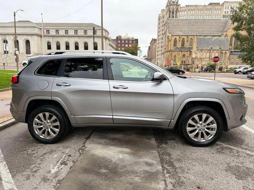 2017 Jeep Cherokee Overland