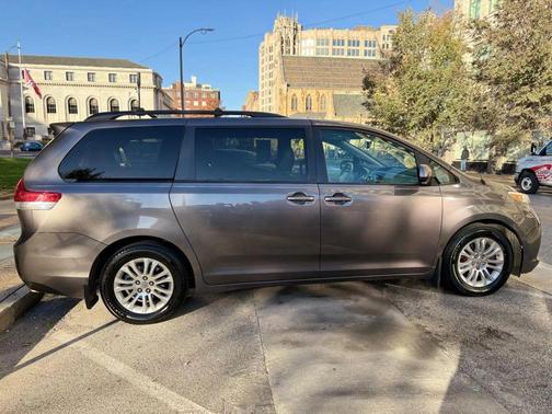 2014 Toyota Sienna XLE