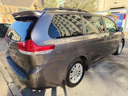 2014 Toyota Sienna XLE