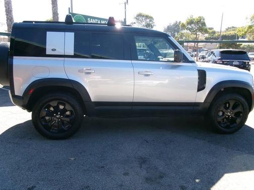 2020 Land Rover Defender 110 SE