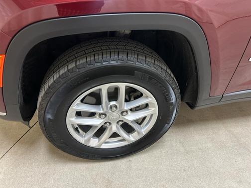 Velvet Red Pearlcoat 2025 Jeep Grand Cherokee L Laredo