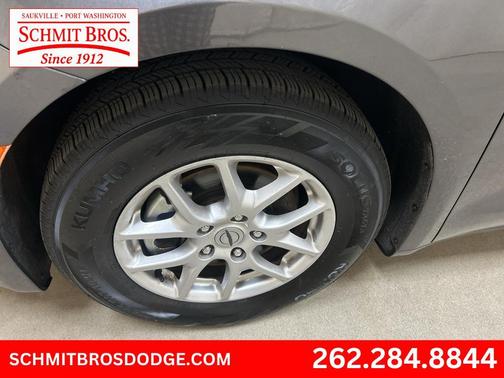 Granite Crystal Clearcoat Metallic 2023 Chrysler Voyager LX