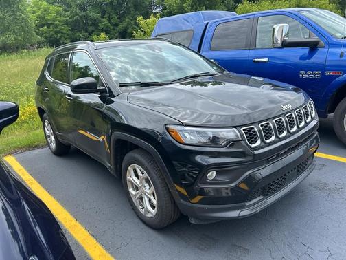 Diamond Black 2024 Jeep Compass Latitude