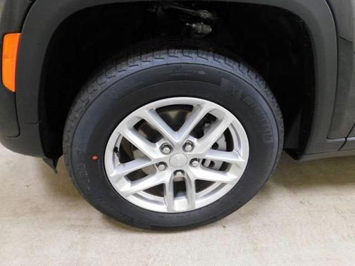 Diamond Black 2026 Jeep Grand Cherokee Laredo X
