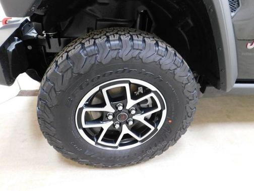 Black Clearcoat 2026 Jeep Wrangler Rubicon