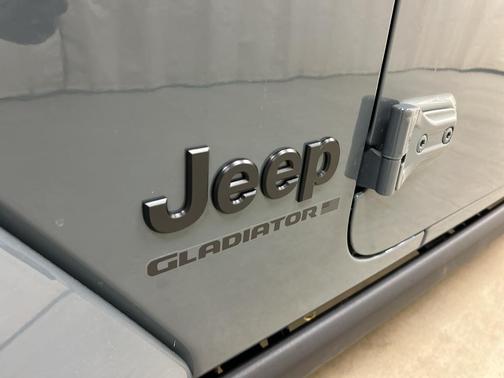 Anvil Clearcoat 2026 Jeep Gladiator Sport
