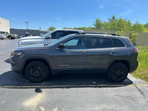 Granite Crystal Clearcoat Metallic 2022 Jeep Cherokee Latitude Lux