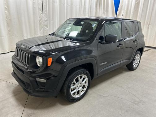 Black Clearcoat 2023 Jeep Renegade Latitude