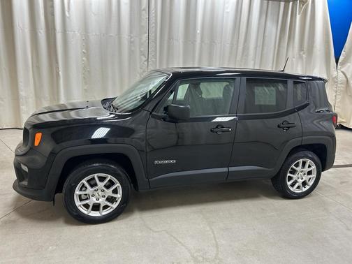 Black Clearcoat 2023 Jeep Renegade Latitude
