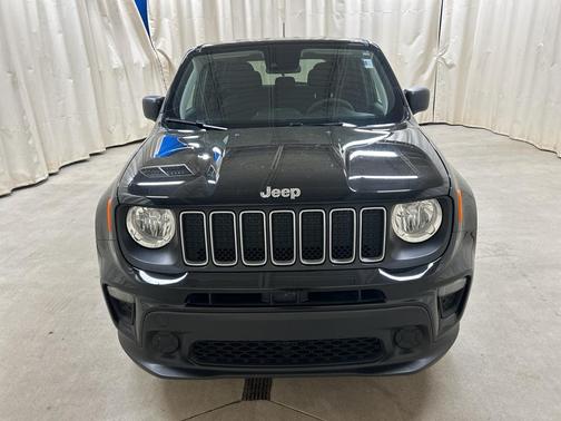 Black Clearcoat 2023 Jeep Renegade Latitude