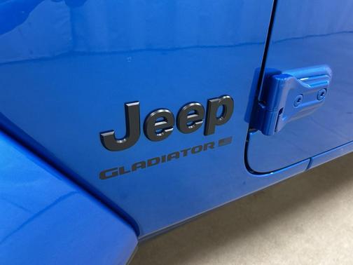 Hydro Blue Pearlcoat 2026 Jeep Gladiator Sport