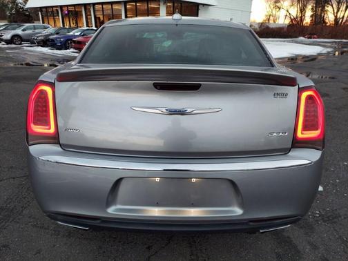 2016 Chrysler 300 Limited