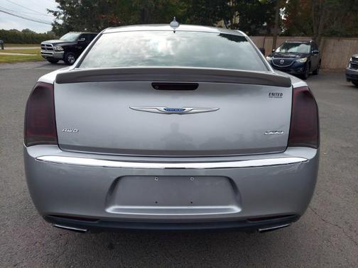 2016 Chrysler 300 Limited