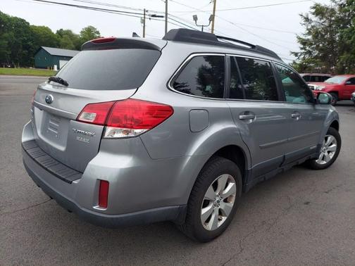 Graphite Gray Metallic 2011 Subaru Outback 2.5 i Limited