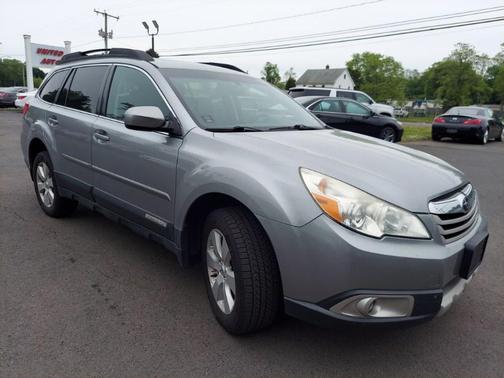 Graphite Gray Metallic 2011 Subaru Outback 2.5 i Limited