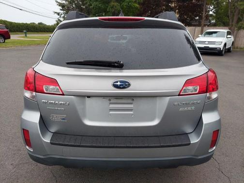 Graphite Gray Metallic 2011 Subaru Outback 2.5 i Limited