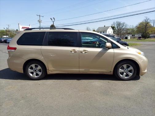 2014 Toyota Sienna LE