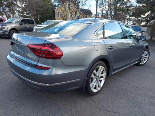 2017 Volkswagen Passat 1.8T SE w/Technology