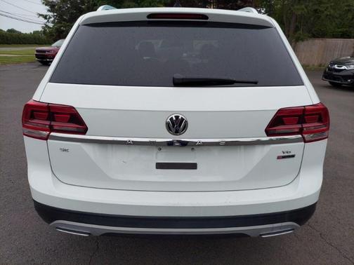 Pure White 2019 Volkswagen Atlas 3.6L SE w/Technology