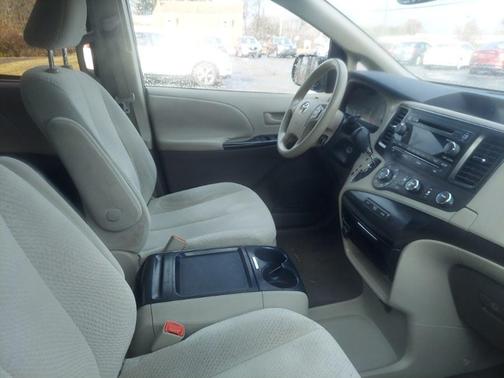 2011 Toyota Sienna LE