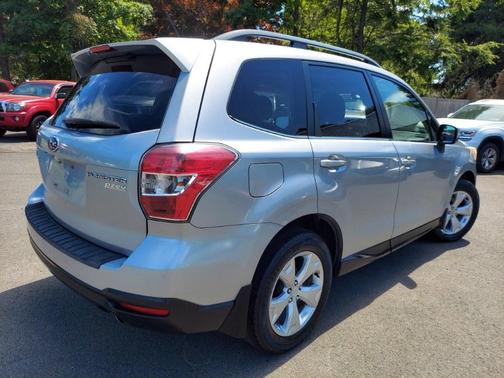 Ice Silver Metallic 2014 Subaru Forester 2.5i Limited
