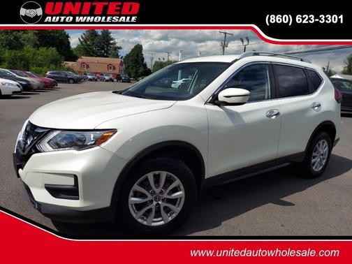 White 2018 Nissan Rogue SV