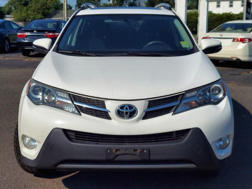 Super White 2015 Toyota RAV4 XLE