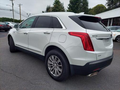 Crystal White Tricoat 2017 Cadillac XT5 Luxury