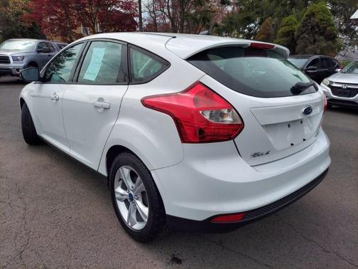 Oxford White 2013 Ford Focus SE
