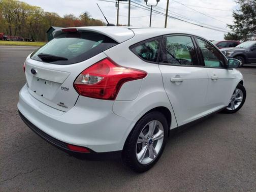 Oxford White 2013 Ford Focus SE