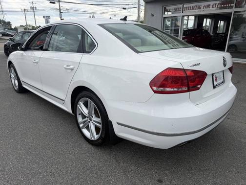 White 2014 Volkswagen Passat 2.0L TDI DSG SE w/Sunroof