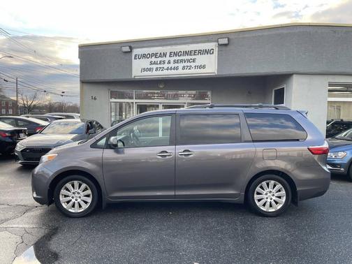 2015 Toyota Sienna XLE